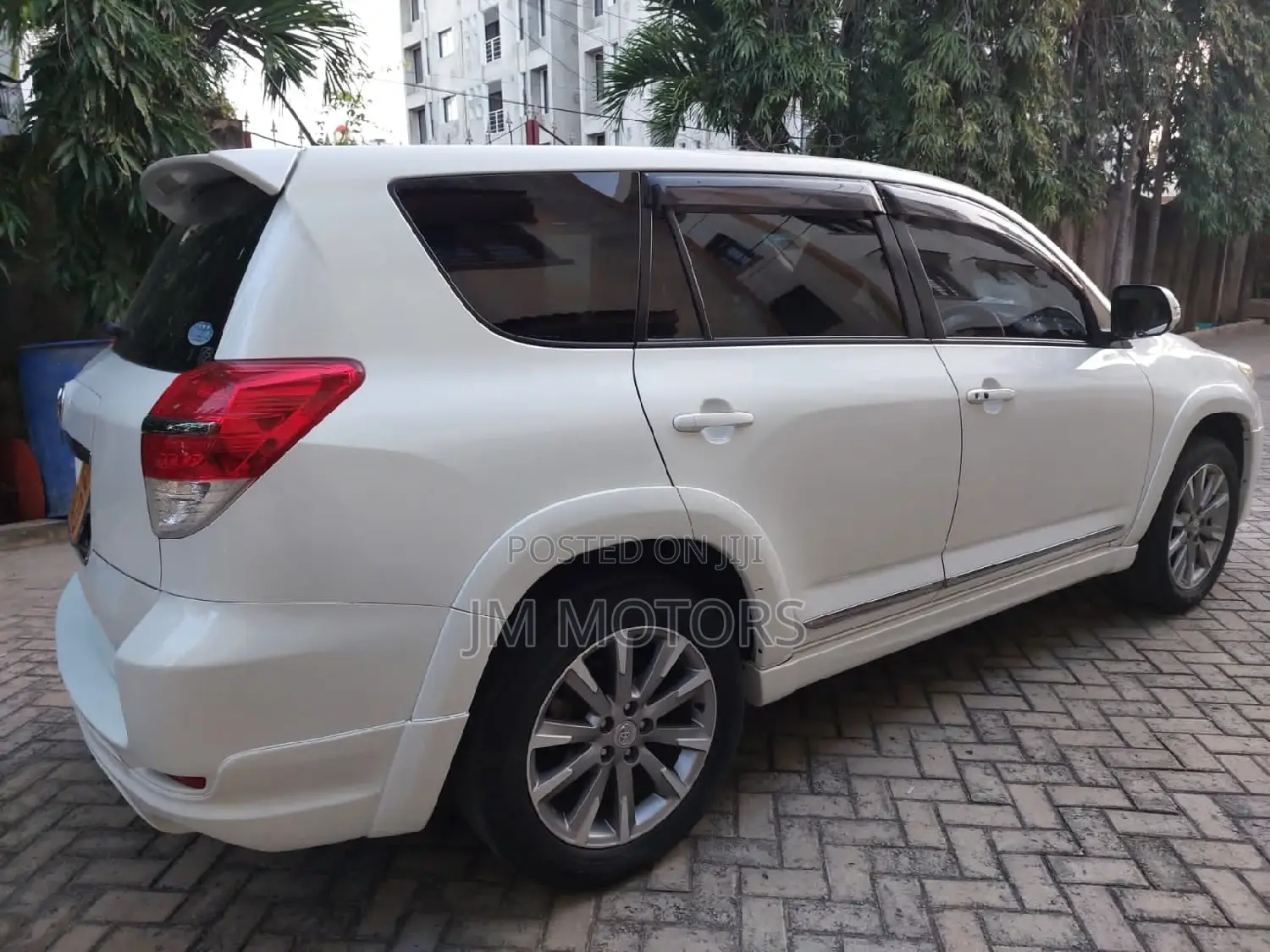 Toyota Vanguard 2013 White