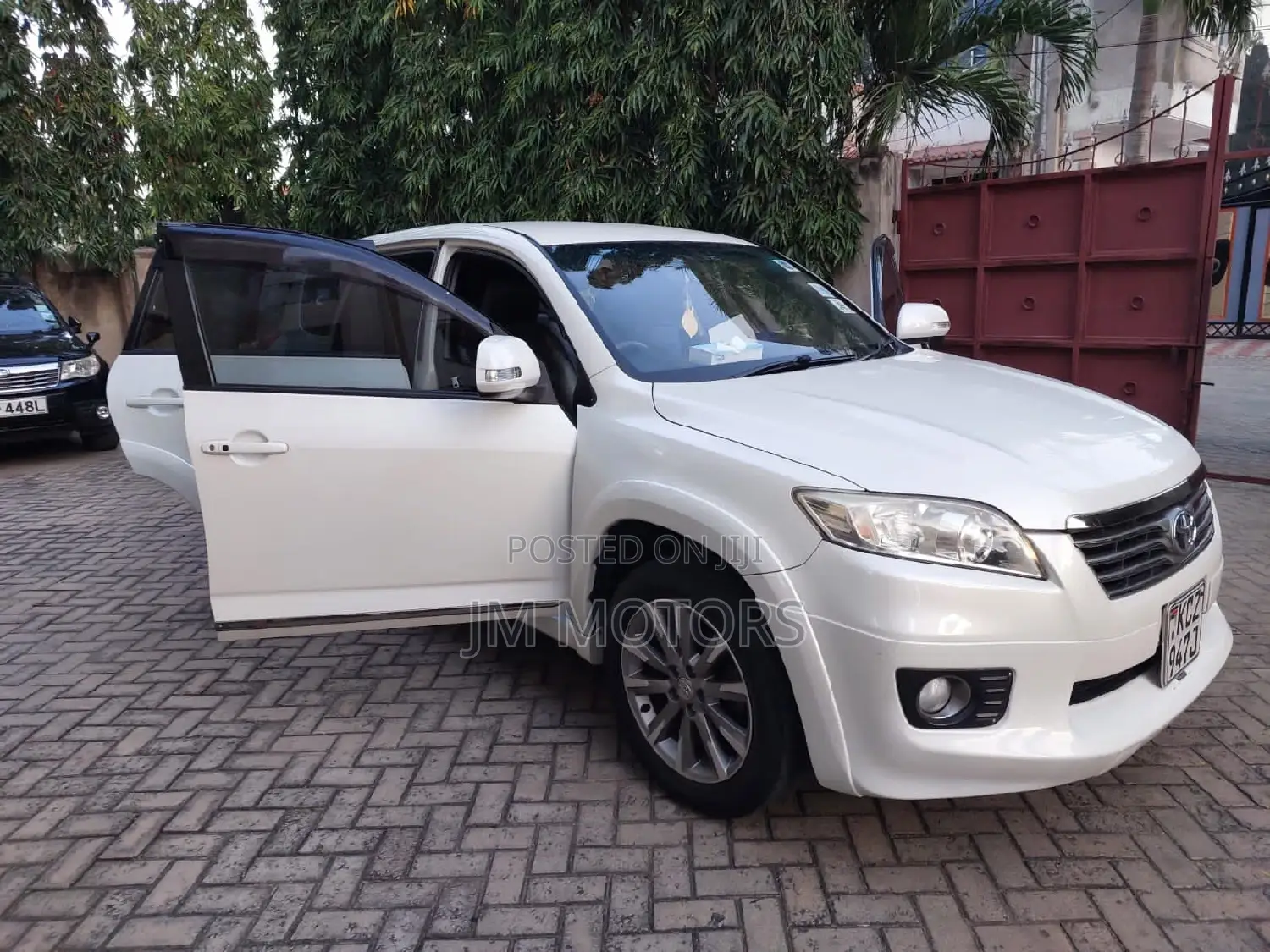 Toyota Vanguard 2013 White