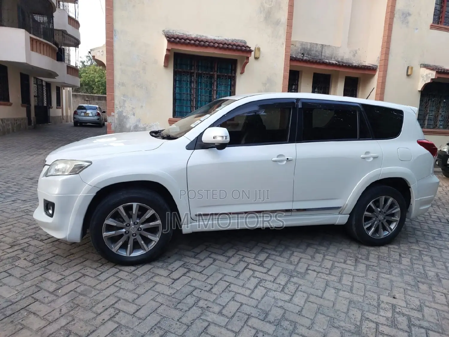 Toyota Vanguard 2013 White