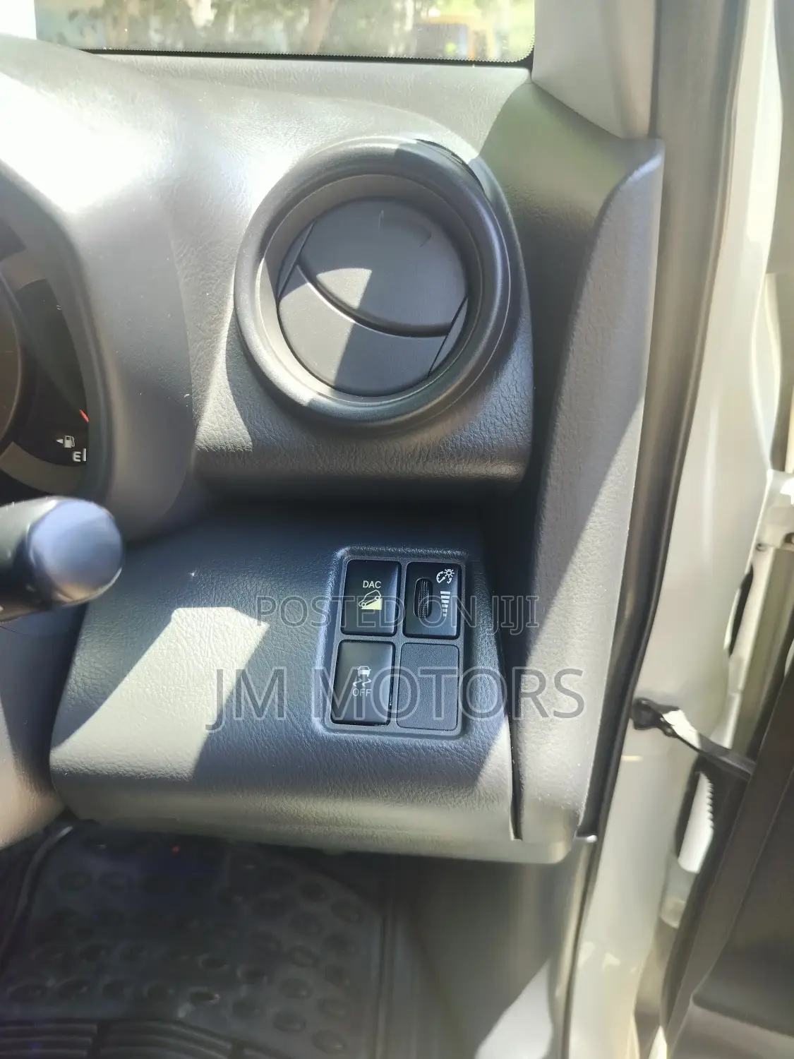 Toyota Vanguard 2013 White