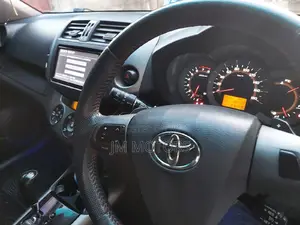 Toyota Vanguard 2013 White