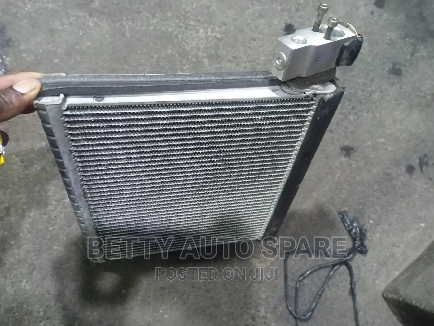 Toyota ISIS Radiator Ace