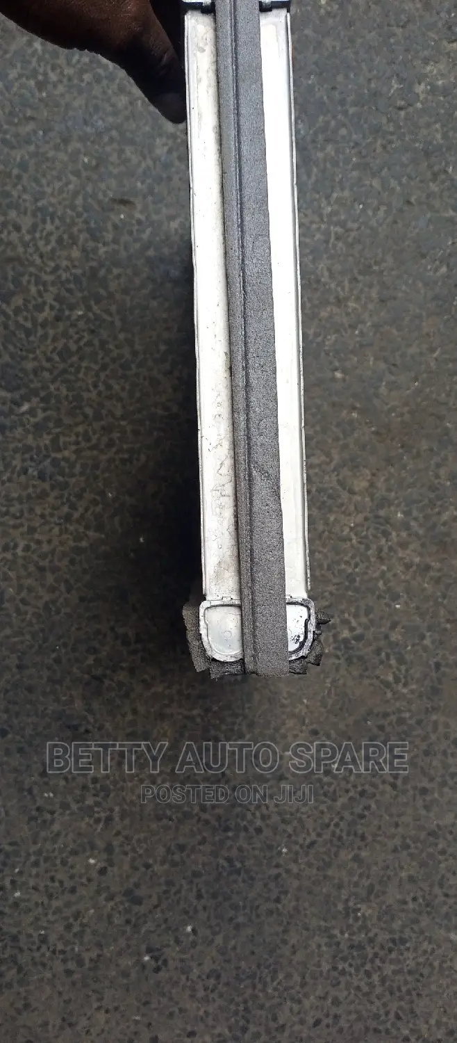 Toyota ISIS Radiator Ace