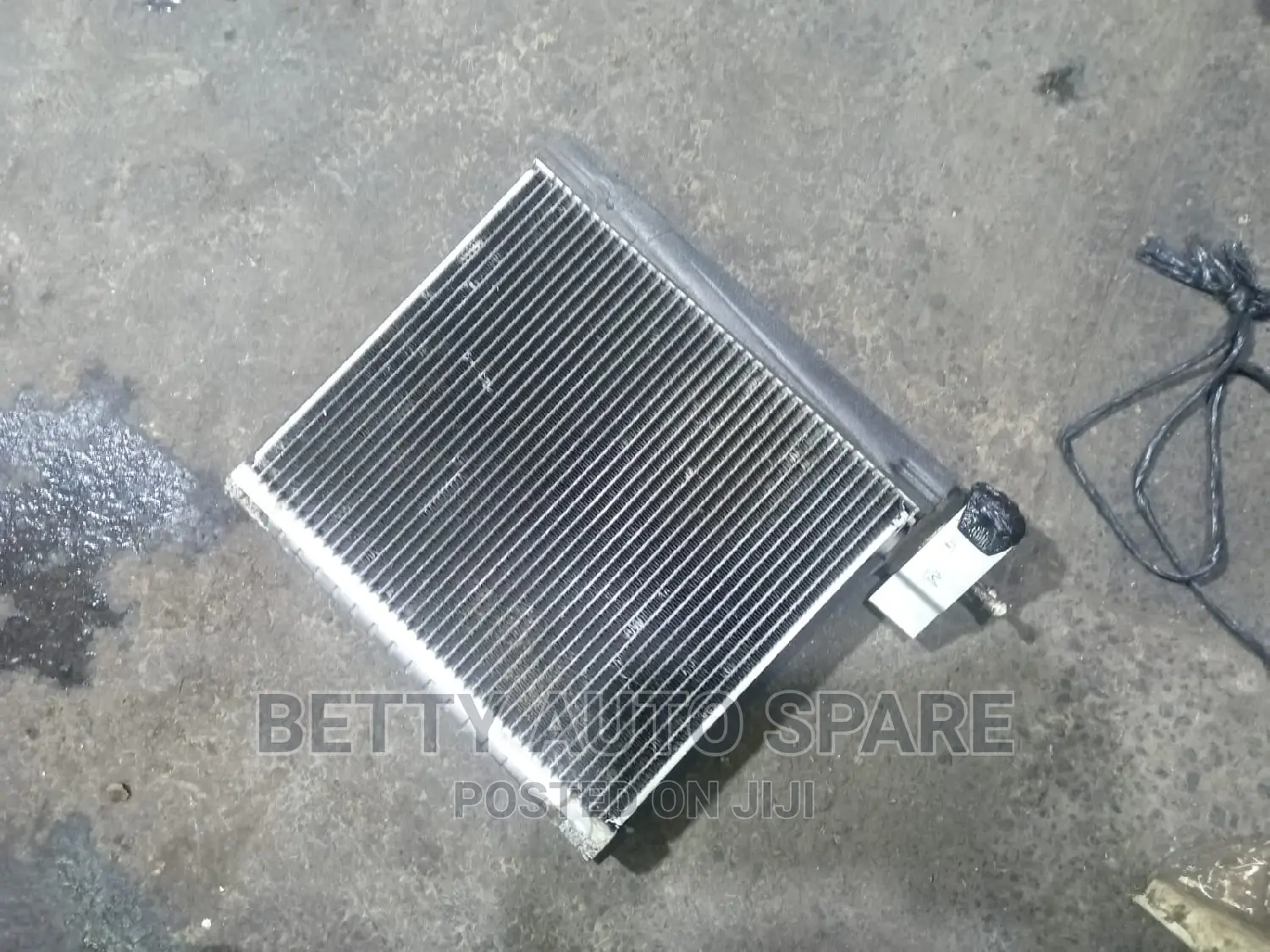 Toyota ISIS Radiator Ace