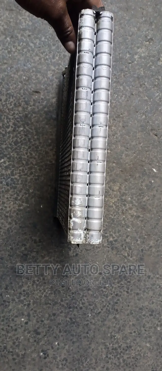 Toyota ISIS Radiator Ace