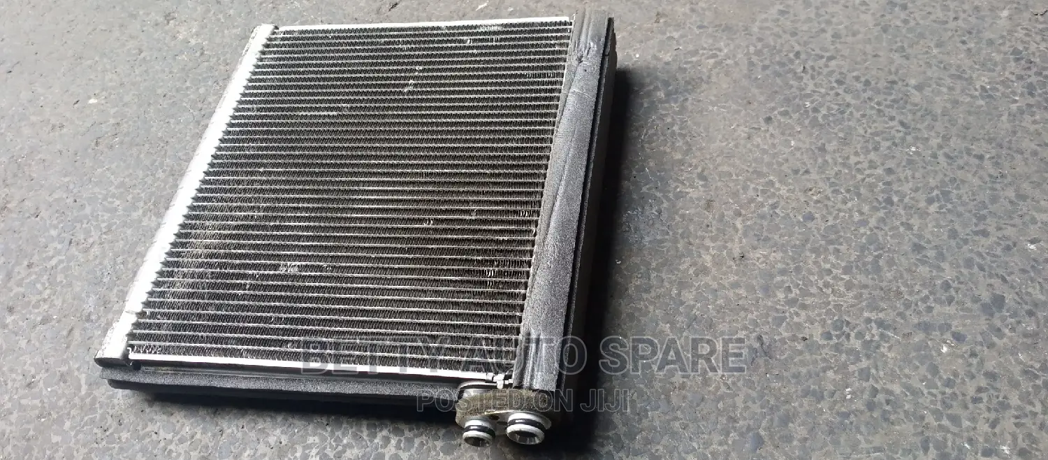 Toyota ISIS Radiator Ace