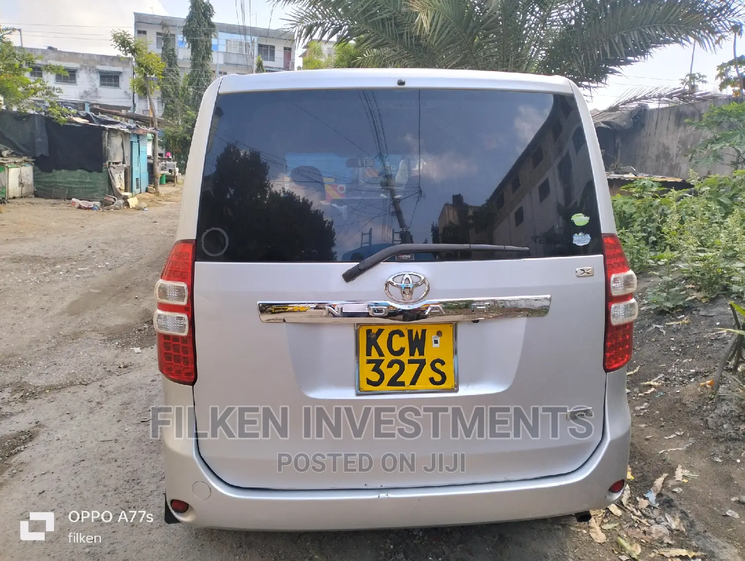 Toyota Noah 2.0 143hp FWD (8 Seater) 2013 Silver
