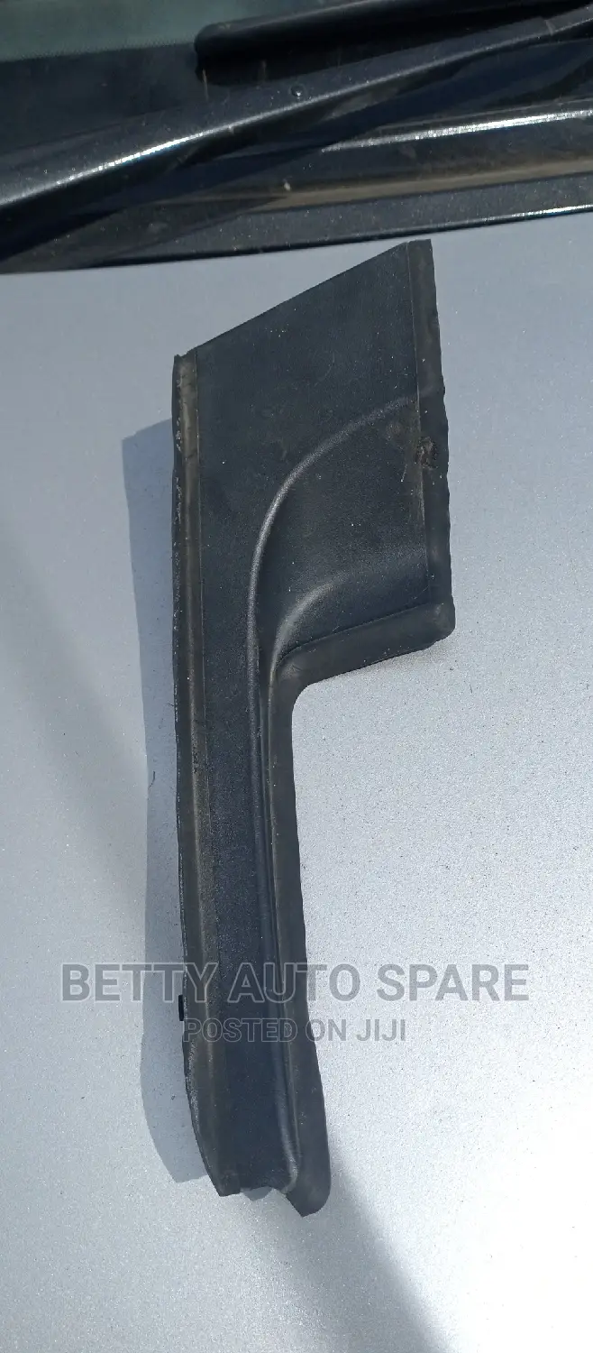 Toyota Passo Wind Screen Finisher
