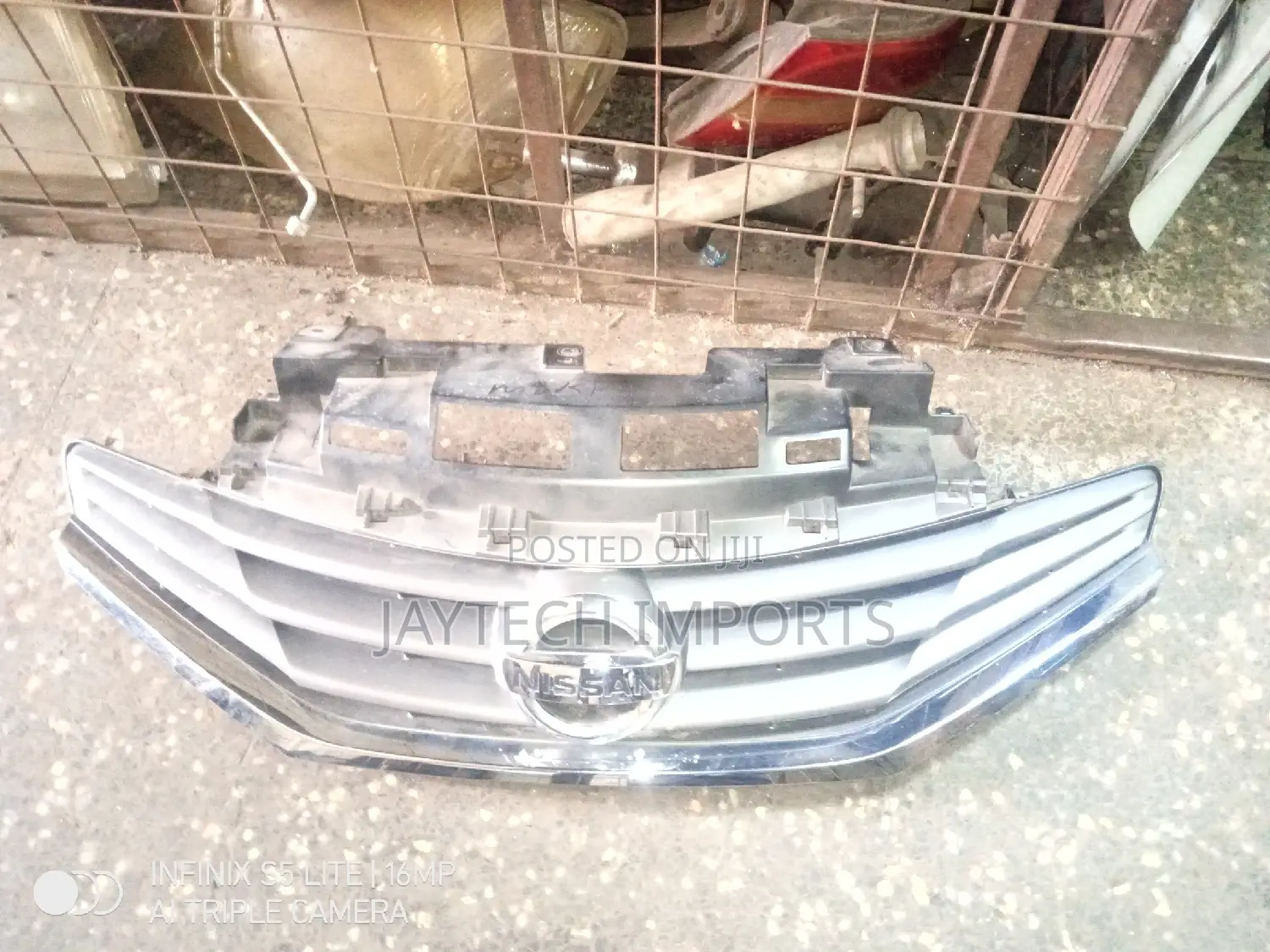Nissan Note Grill2012