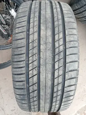 305/40r22 Rxquest Tire