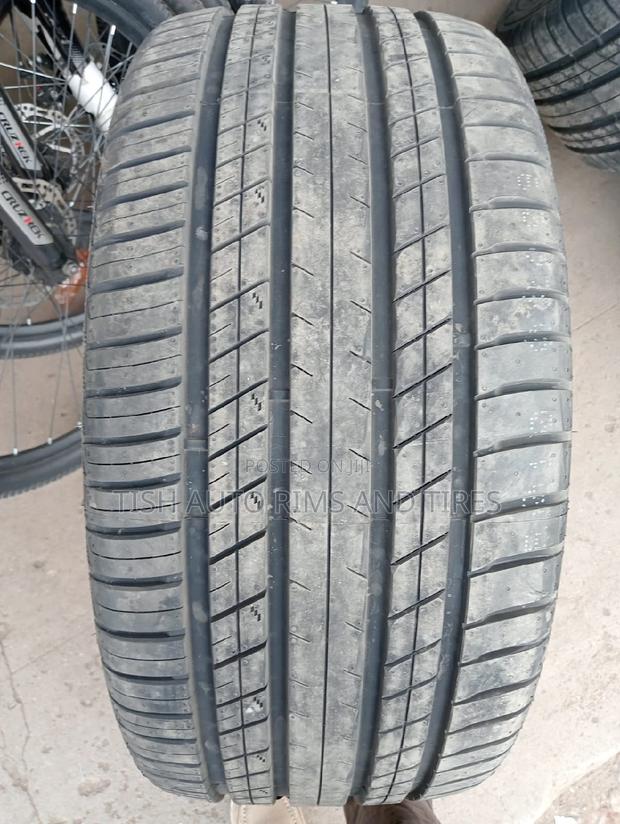 305/40r22 Rxquest Tire