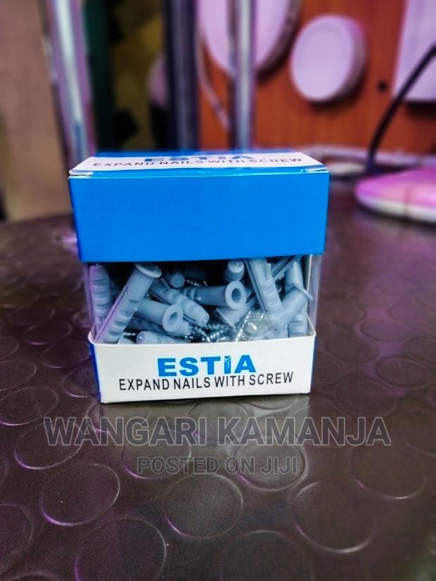 Expand Nail With Screws - main view