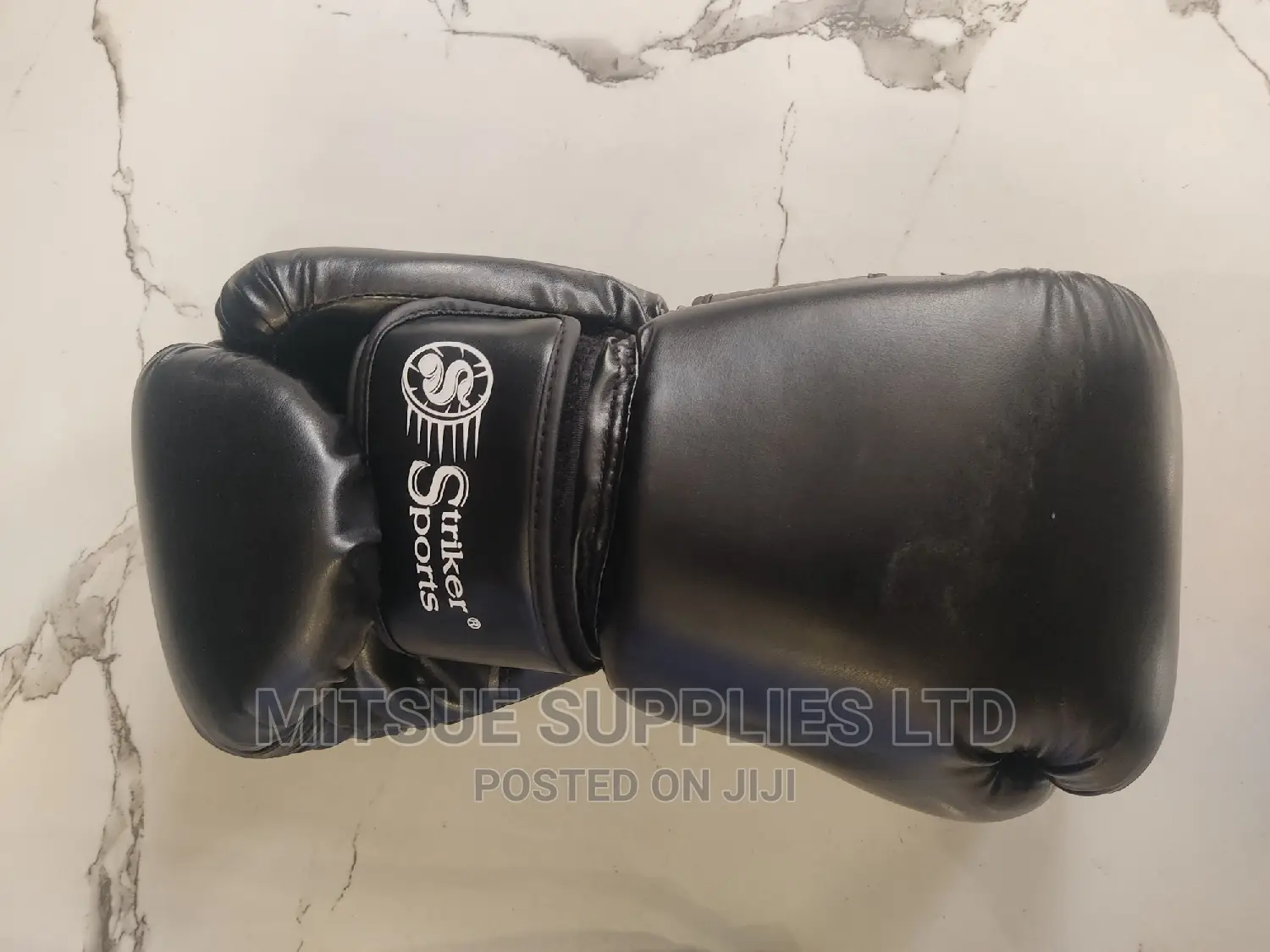 Striker Sports Boxing Gloves Soft Leather 160z Black