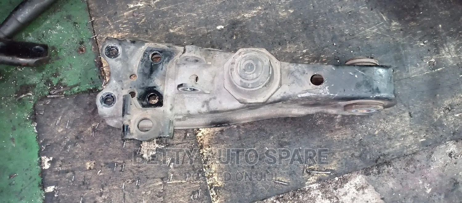 Toyota 7 L Front Lower Arm