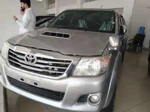 Toyota Hilux 2016 Gray