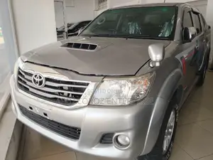 Toyota Hilux 2016 Gray
