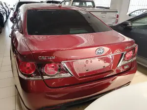 Toyota Crown 2016 Red