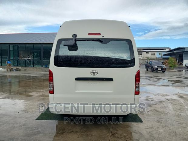 Toyota Coaster 2017 White - thumbnail 12