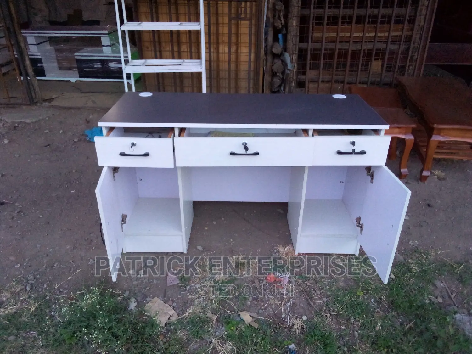 Executive Office Desk 1.4 MTRS