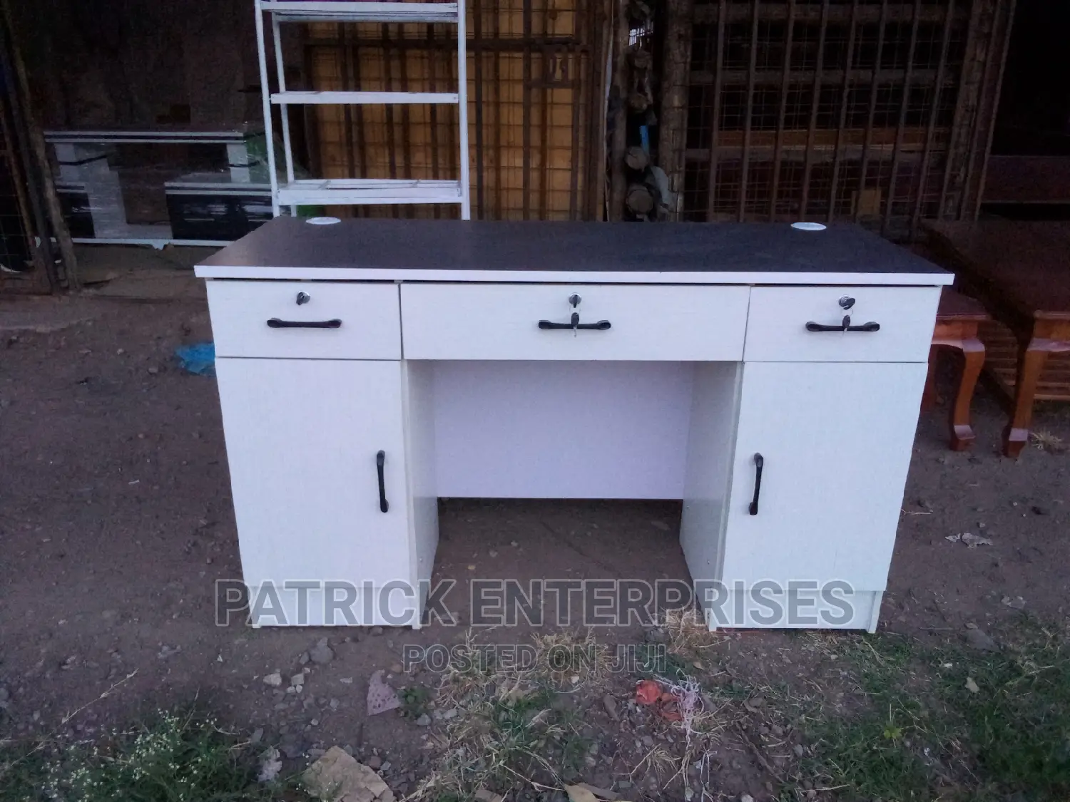 Executive Office Desk 1.4 MTRS