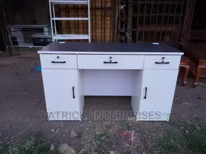 Executive Office Desk 1.4 MTRS