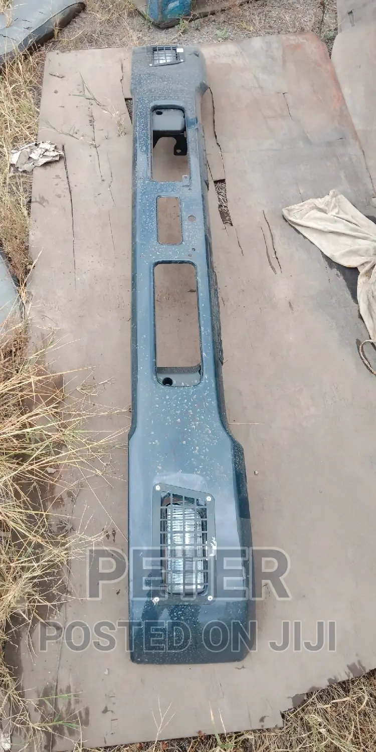 Isuzu FRR 90 Blue Power Cabin