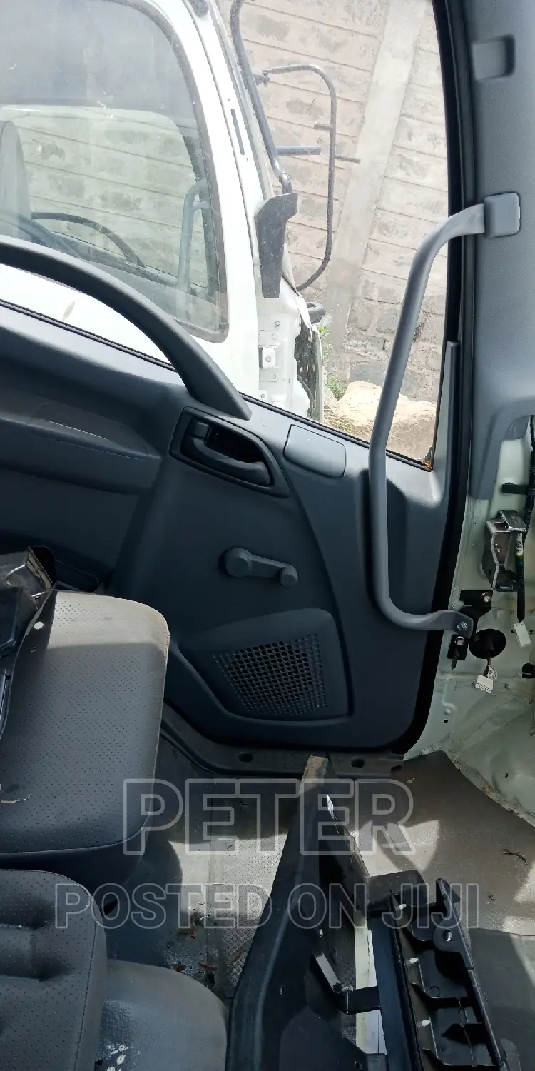 Isuzu FRR 90 Blue Power Cabin