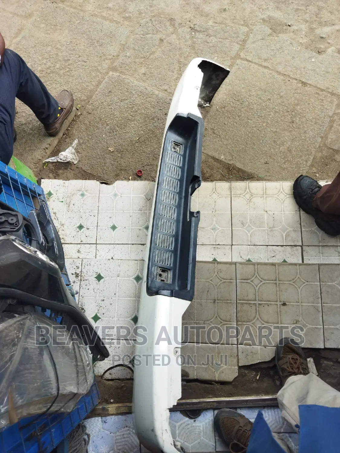 Toyota Hiace 7L Box Rear Bumper