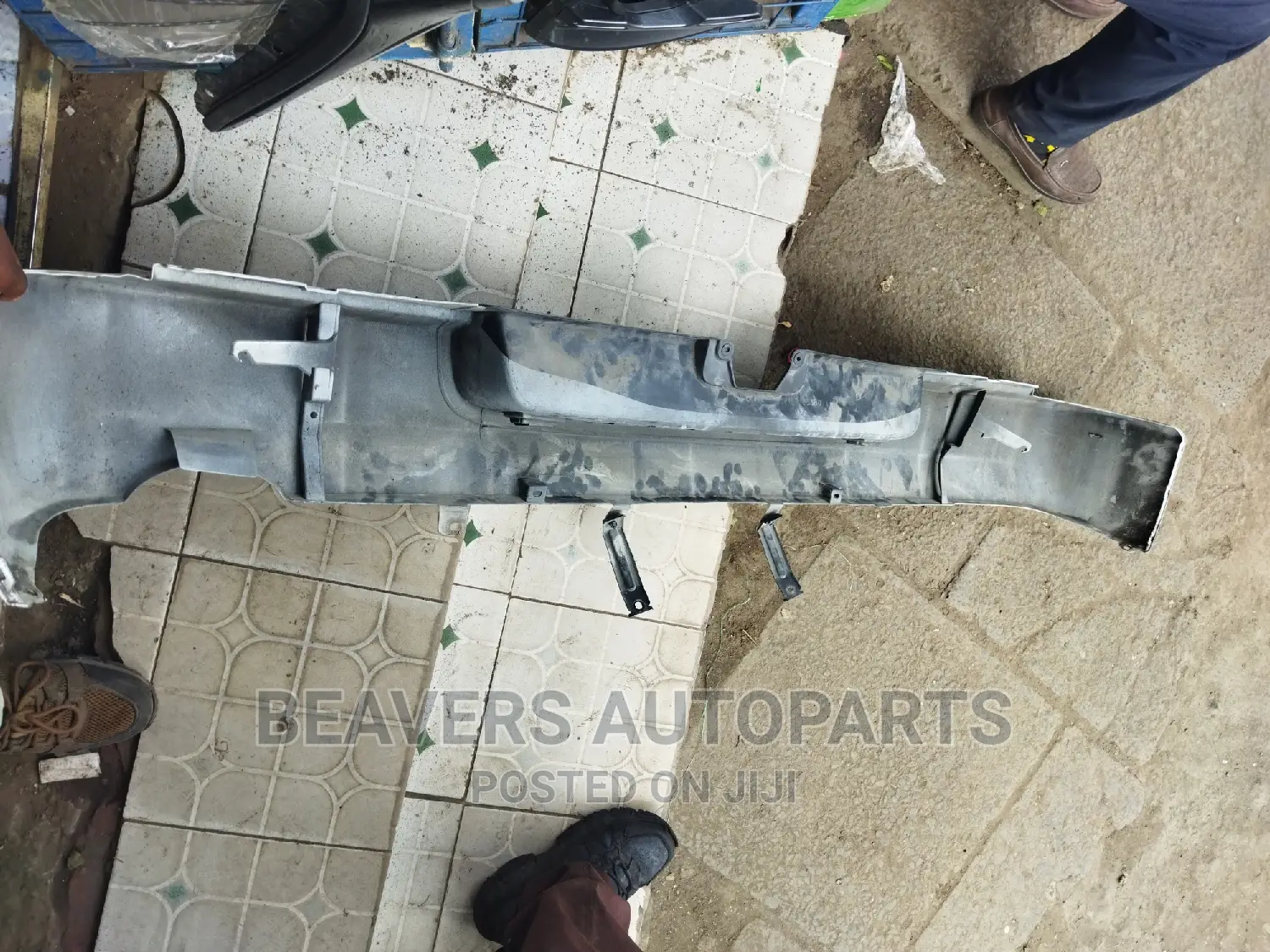 Toyota Hiace 7L Box Rear Bumper