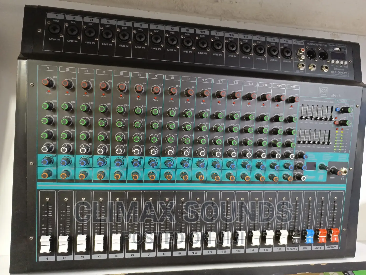 Powered Mixer 17 Channels Martin Audio √