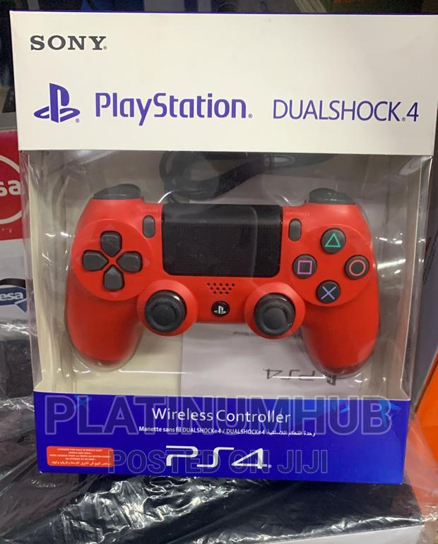 SONY Dualshock 4 Wireless Controller - main view