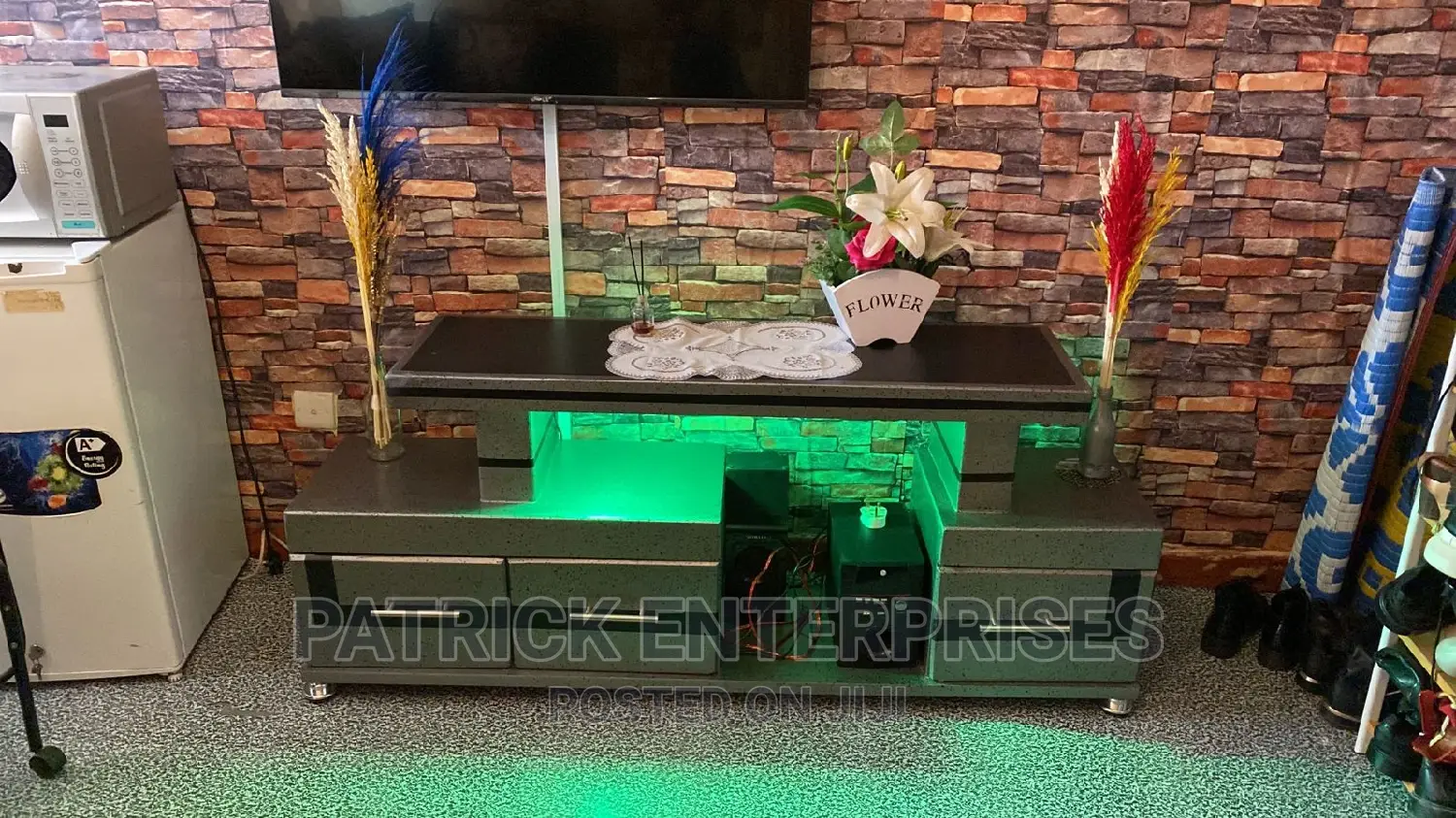 Morden Wooden TV Stand With LED Lights