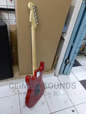 Electric Guitar Fender √ 