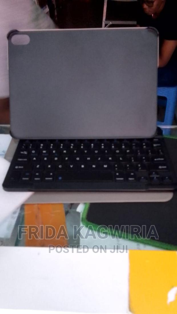 iPad 10.9" Smart Cover With Keyboard - thumbnail 2