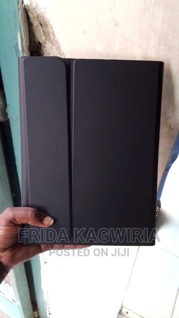 iPad 10.9" Smart Cover With Keyboard - main view
