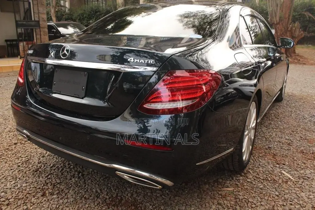 Mercedes-Benz E400 2017 Green