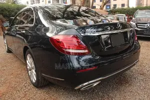 Mercedes-Benz E400 2017 Green
