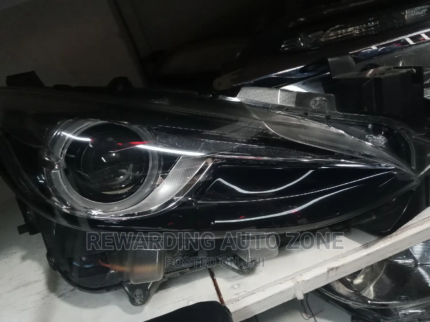Mazda Axela 2016 Headlight Xenon.