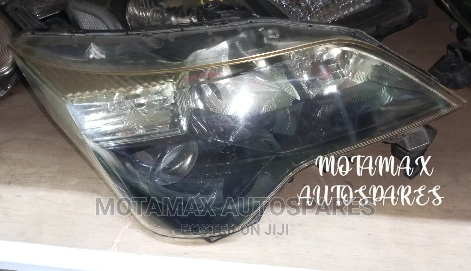 Toyota Spade Xenon Headlight