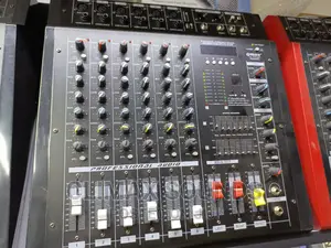 Max 6 Channel Powered Mixer√