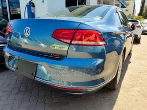 Volkswagen Passat 2016 Blue