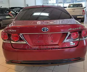 Toyota Crown 2016 Red