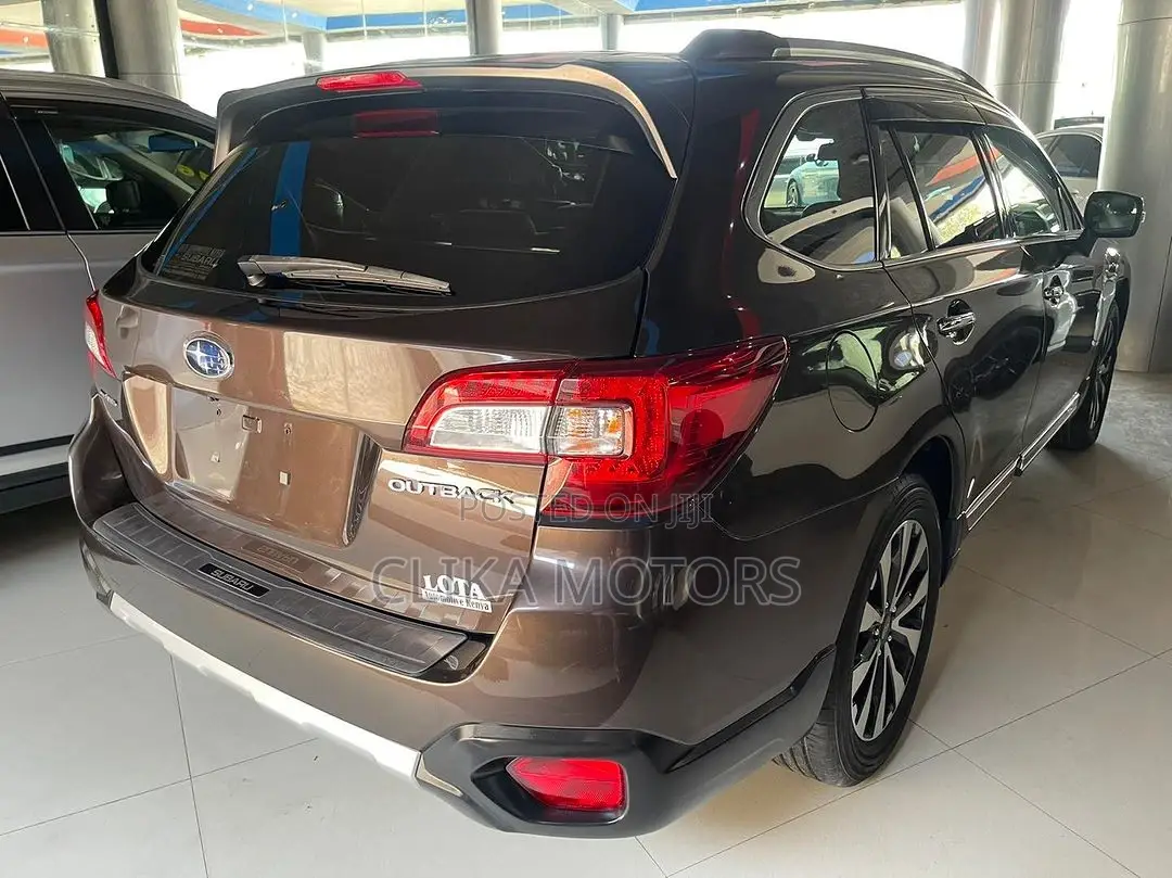 Subaru Outback 2.5i Limited AWD 2017 Brown