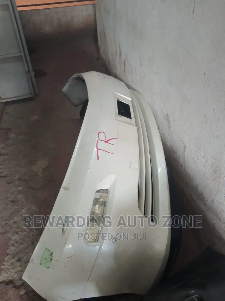 Toyota Alphard 2005 Front Bumper.Complete With Fog Lights.
