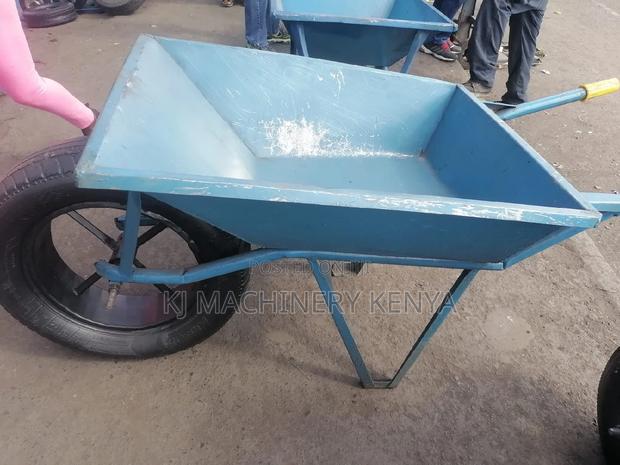 Heavy Duty Wheelbarrow