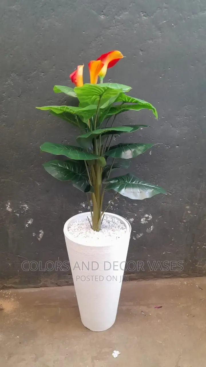 Beautiful Set for Living Room Artificial Plant/Plastic Vase