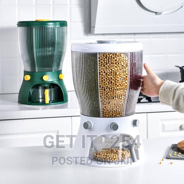 Partitioned Rotation Cereal Dispenser