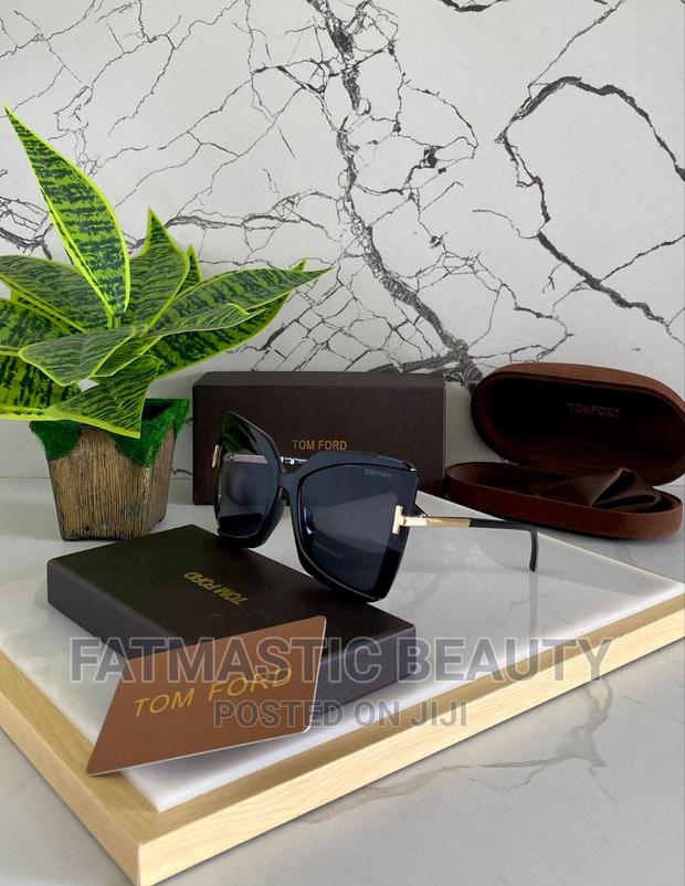 Classy Sunglasses for Her - main view