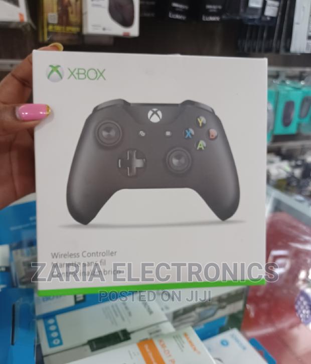 Xbox One Wireless Pad Controller - thumbnail 2