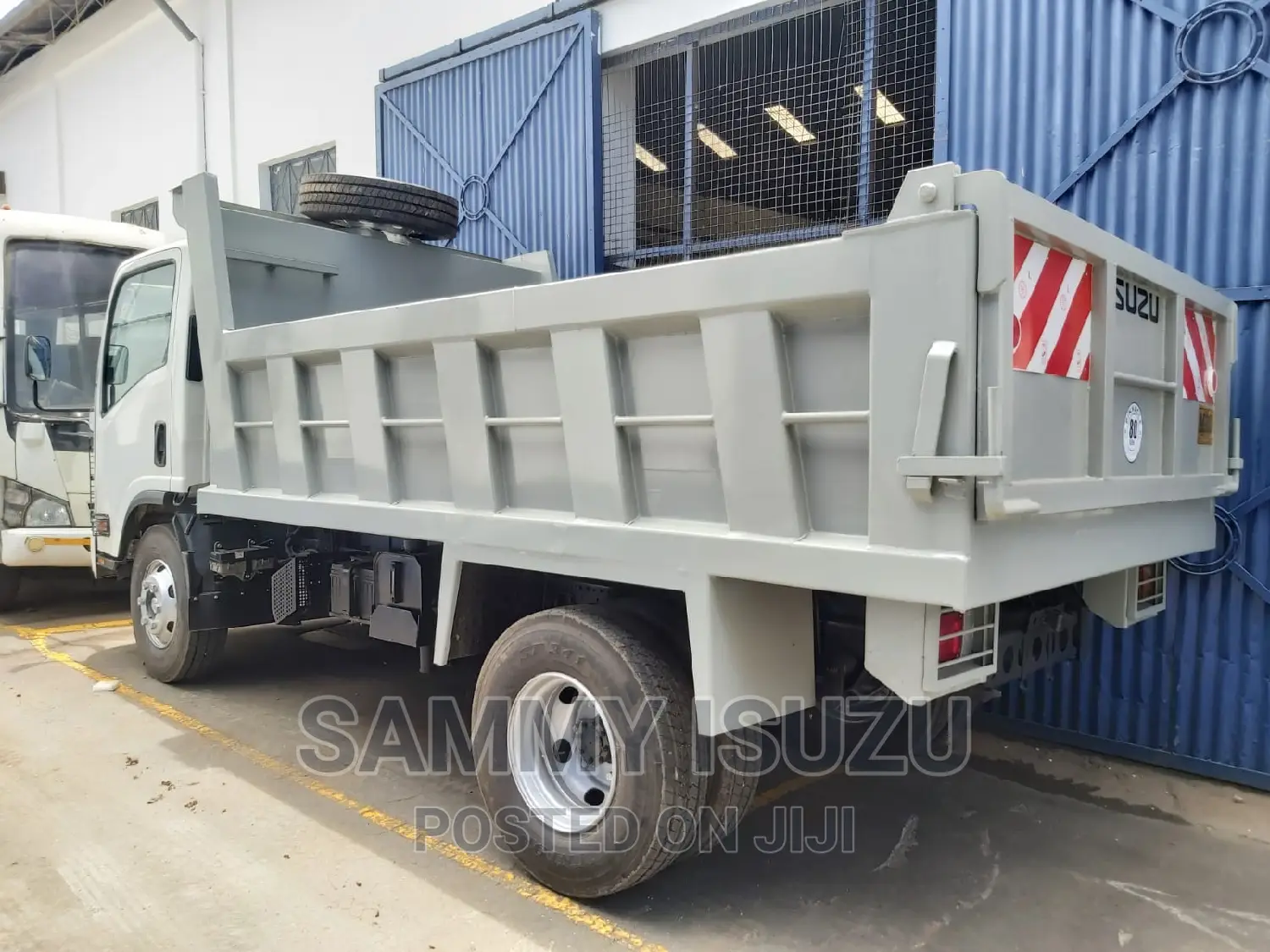 Isuzu NQR Tipper
